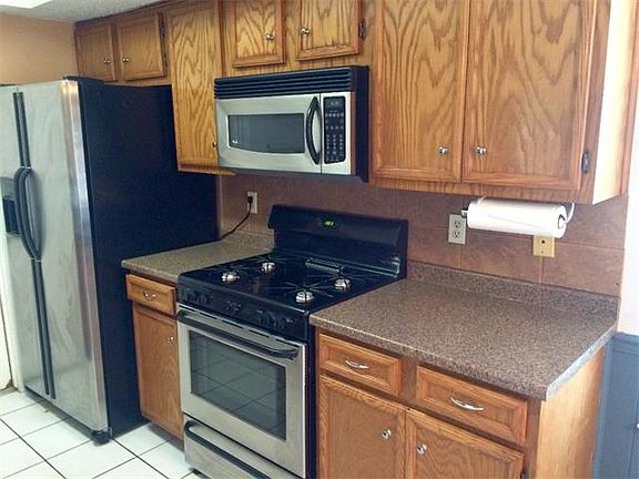 2nd image of 506 Meadowcreek Cir
