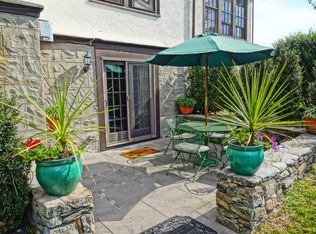 26 Ashurst Ave, Middletown, RI 02842