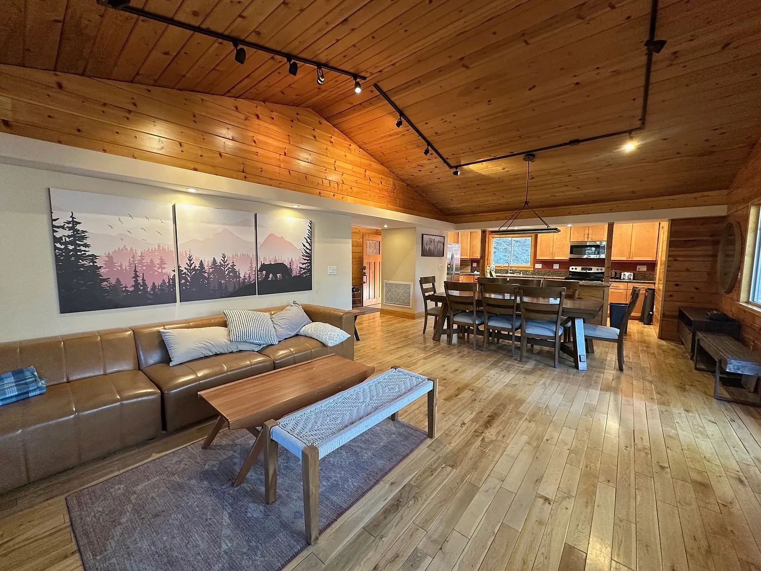 4 bed, 2012 sqft, $3,100 — Photo 1