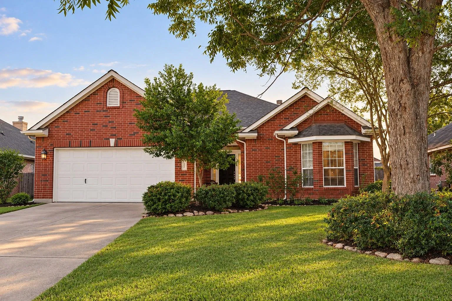 4 bed, 2172 sqft, $2,300 — Photo 2