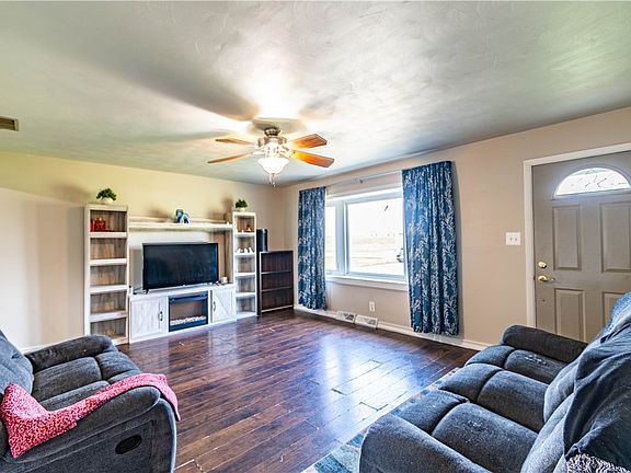 5th image of 3888 N Taylor Ave