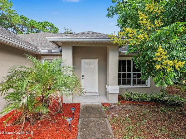 1561 Lucky St NW, Palm Bay, FL 32907