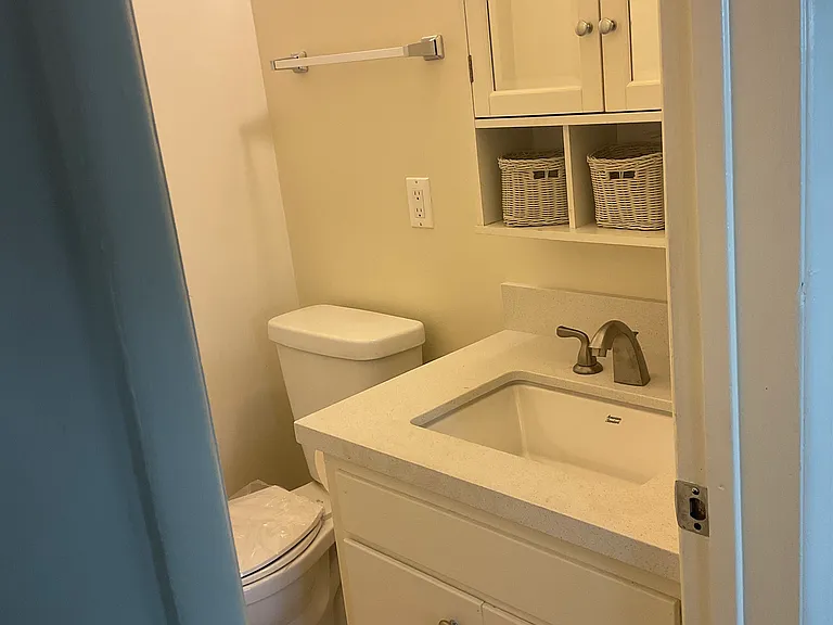 12520 Oxford Ave #B — Photo 4