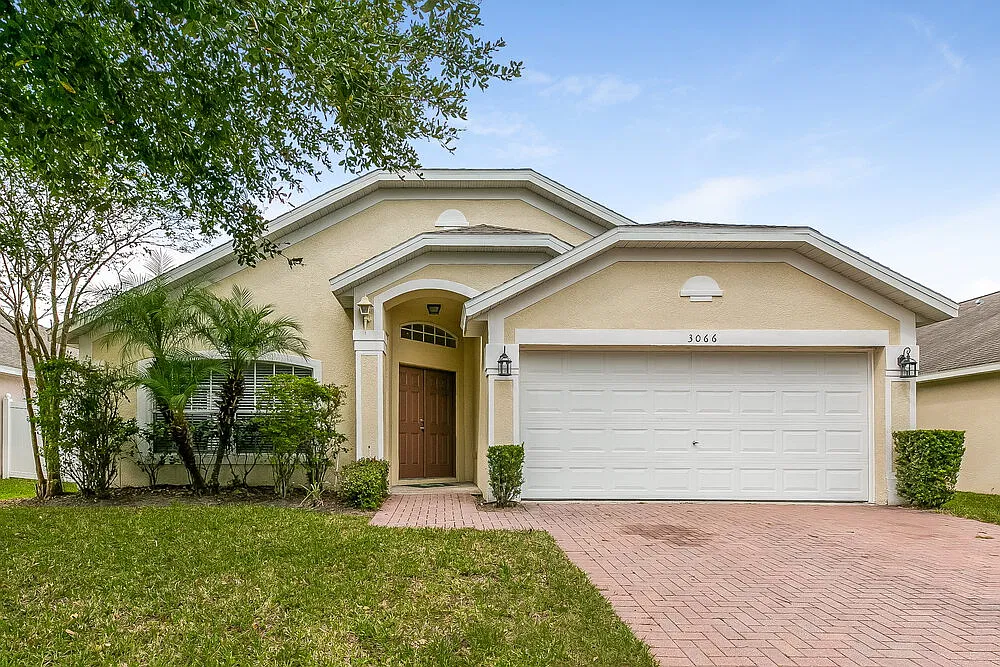 4 bed, 2.0 bath, 1941 sqft, $2,580 — Photo 1