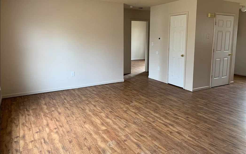 1425 West Hovey Street - B — Photo 1