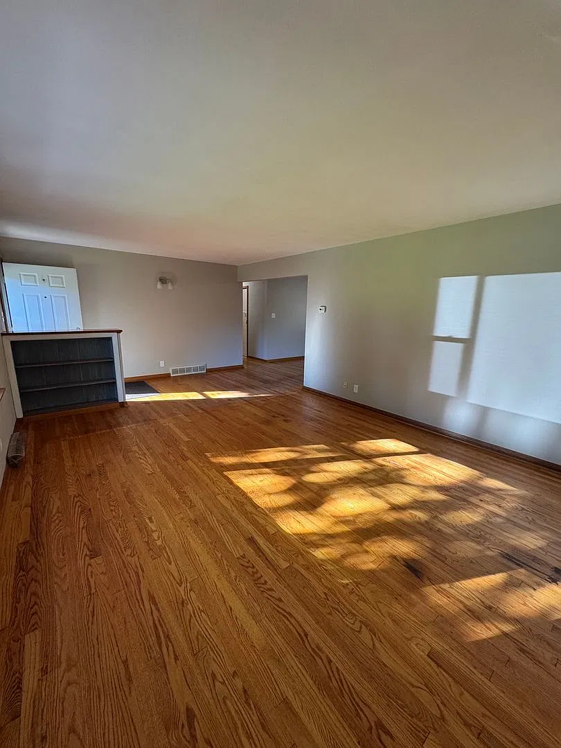 Three Bedroom One Bathroom Home $1,995.00 — Photo 3