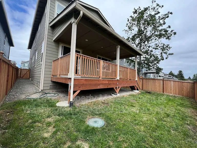 910 Burwood St SE — Photo 32