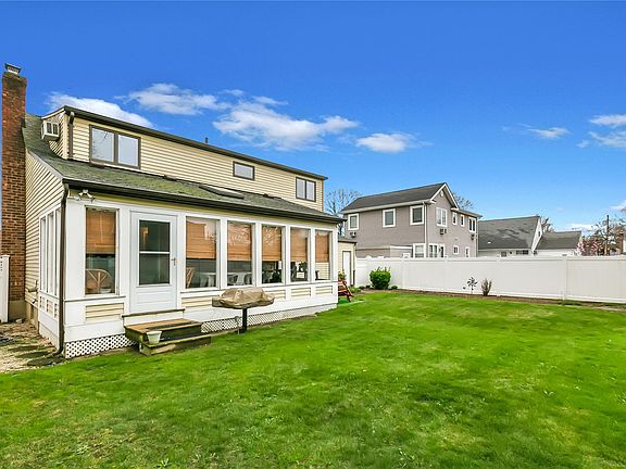 5th image of 231 Tiffany Dr