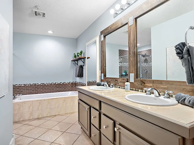 2560 Blake St #101 — Photo 21