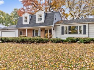 8 Kitty Hawk Dr, Pittsford, NY 14534