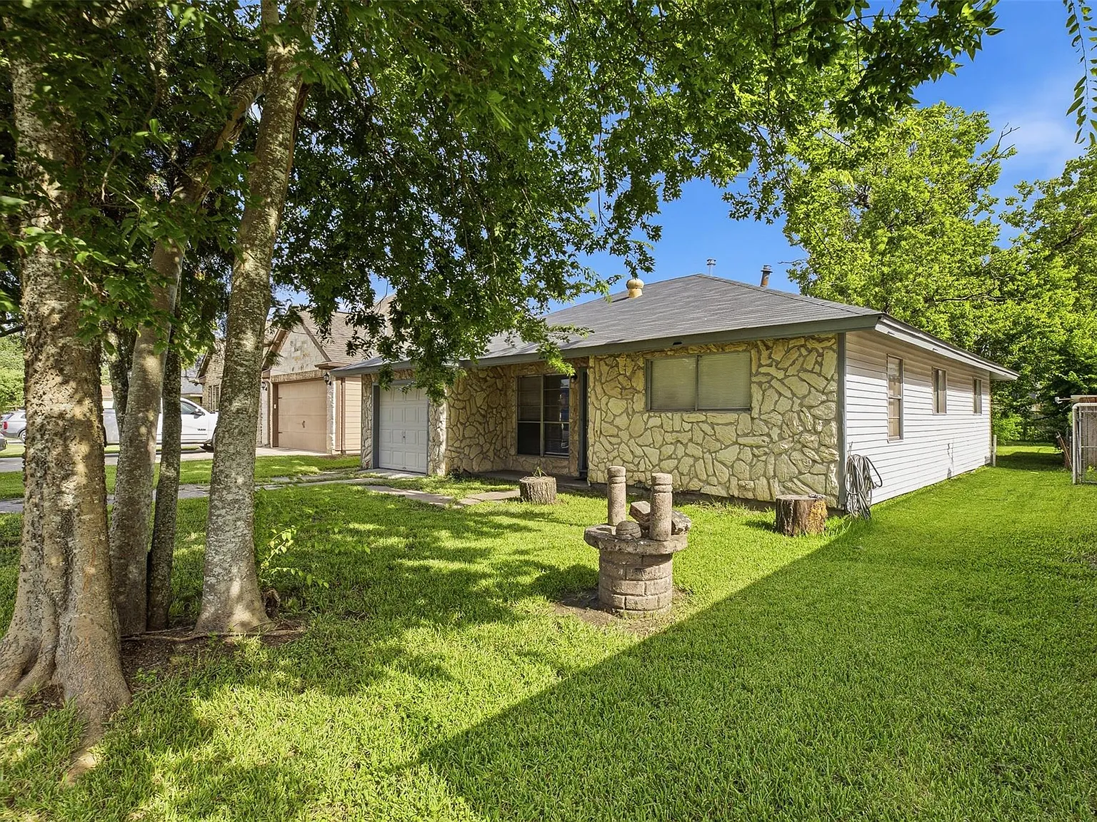 3 bed, 1.5 bath, 1348 sqft, $1,775 — Photo 2
