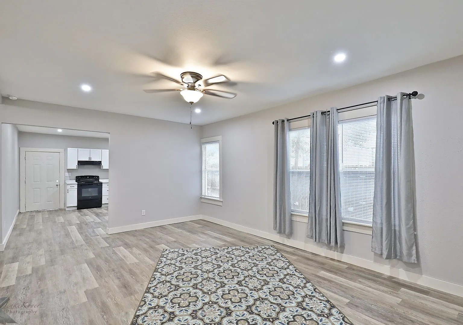 2 Bed 1 Bath; Available Now! — Photo 3