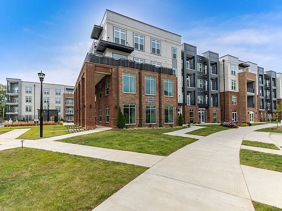 3rd image of 4520 Charlotte Park Dr #1-403