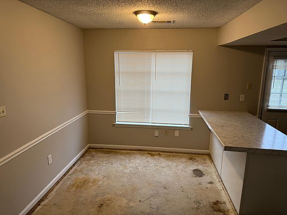 4th image of 6568 Pine Top Cir S