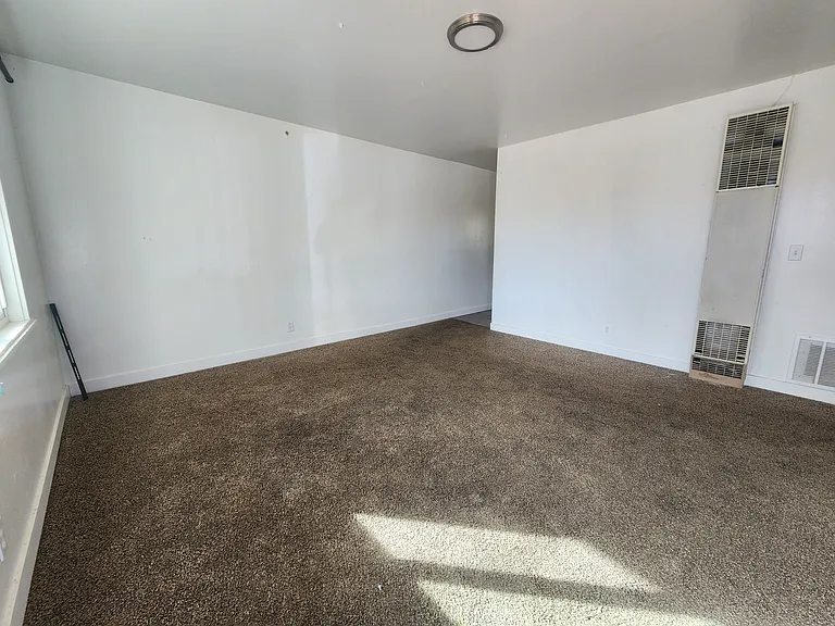 205 E 5th St #4 — Photo 6