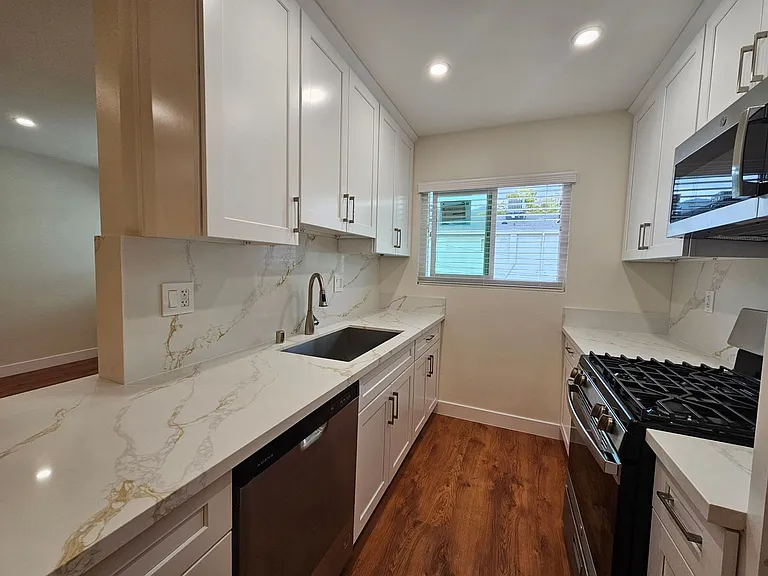 561 East Orange Grove Avenue — Photo 5