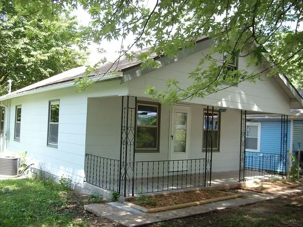 8906 E Smart Ave, Independence, MO 64053