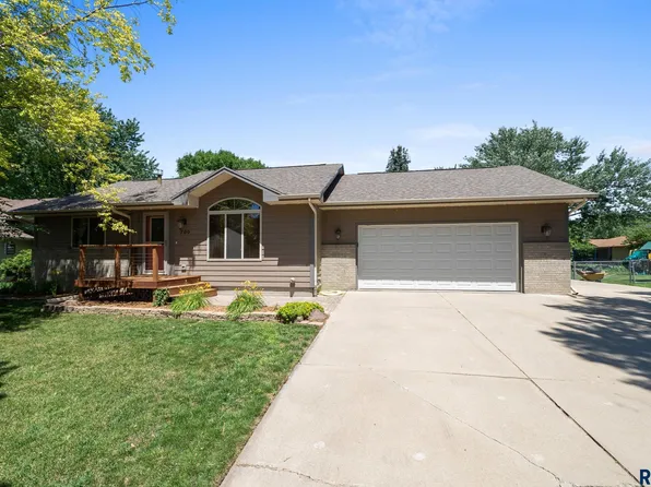 700 Chestnut St, Harrisburg, SD 57032