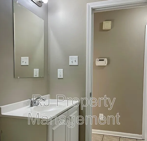 4211 Lansdowne Dr — Photo 17