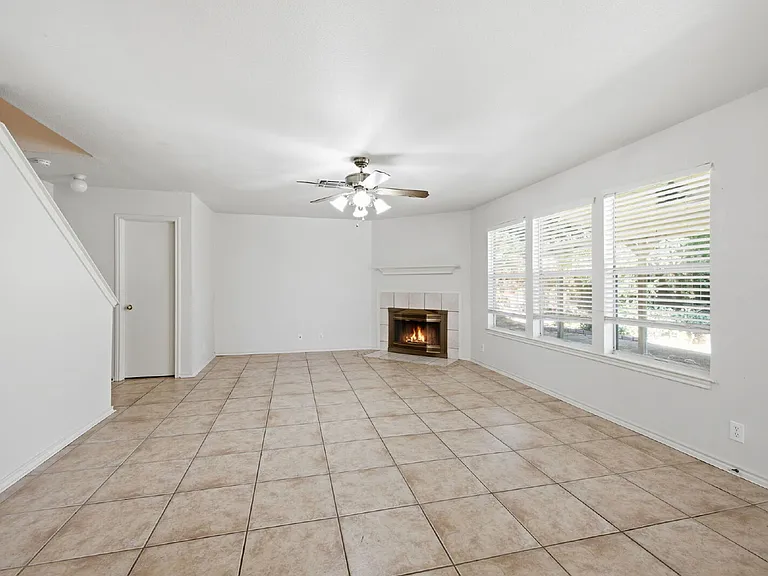 832 Dimrock — Photo 12