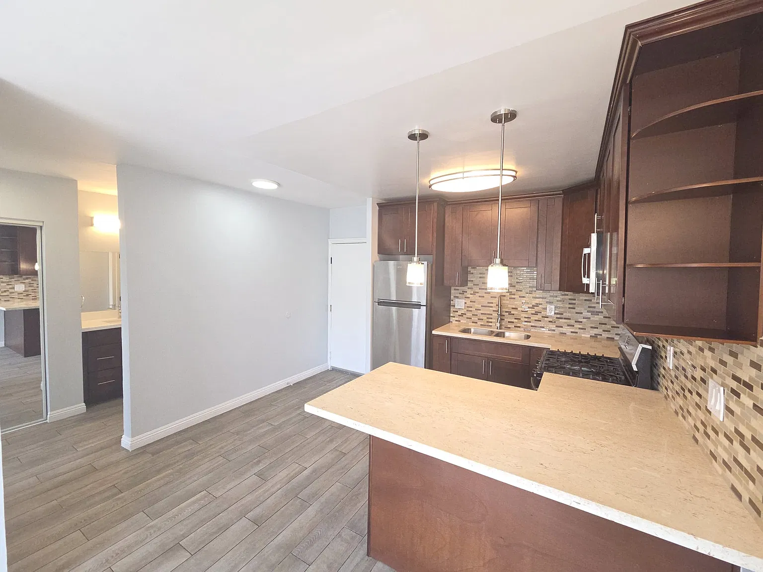 2518 W 5th st — Photo 1