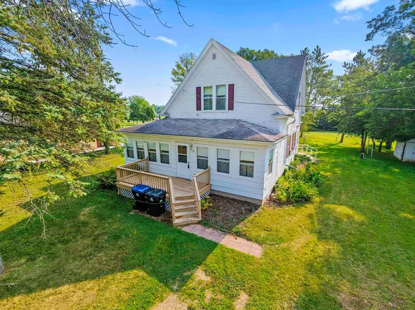 302 S Zachow St, Cecil, WI 54111