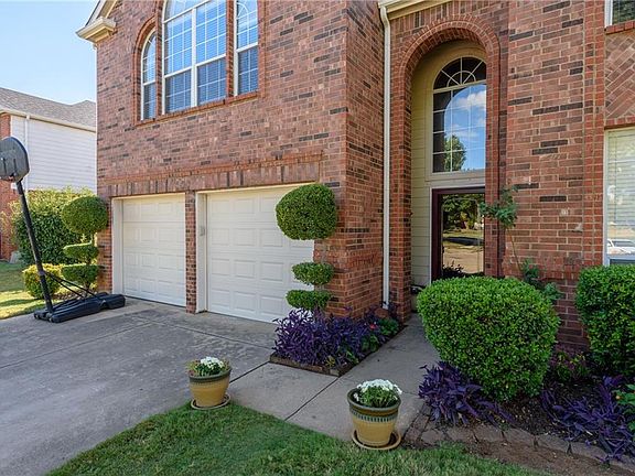 4th image of 708 Oakridge Dr