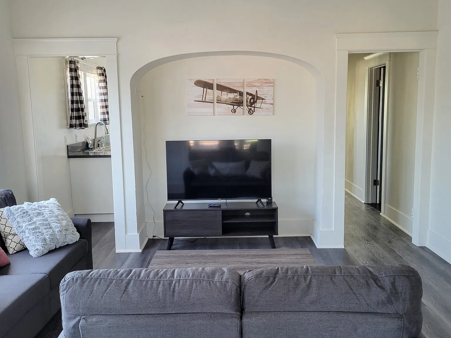 1 bed, 1100 sqft, $1,945 — Photo 3