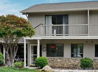 512 Davis Mountain Rd, Hendersonville, NC 28739