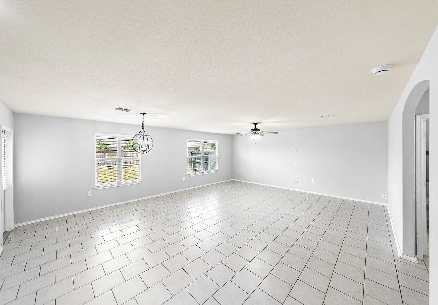 3 bed, 2.5 bath, 2285 sqft, $1,895 — Photo 3