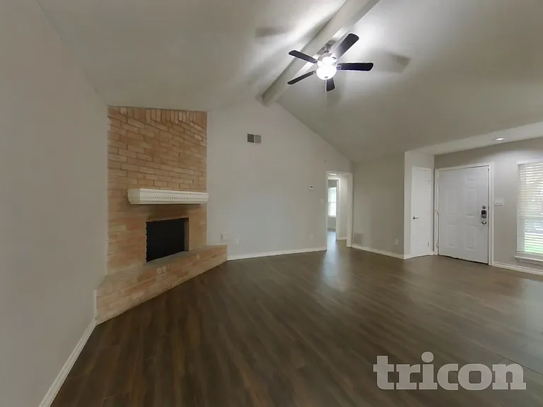 15614 Fox Springs Dr — Photo 2