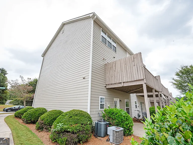 2213 Leicester Way SE — Photo 26