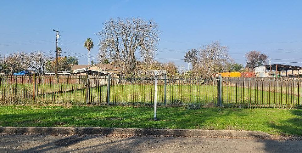 1st image of 1871 E Vine Ave