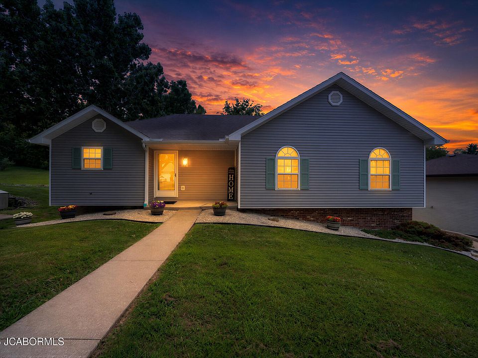 1st image of 3923 Vickie Dr