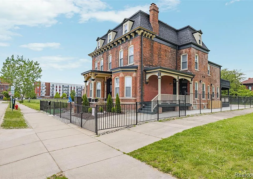 269 Watson St #102
