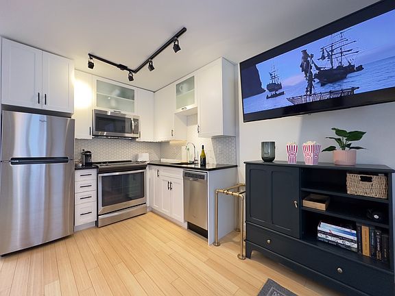 4th image of 535 Fisgard St #203