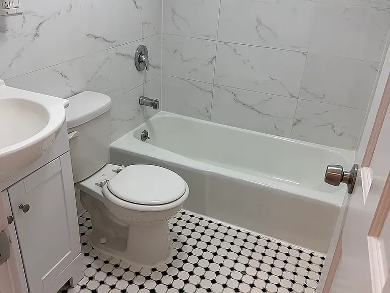 148 W 73rd St #1-B — Photo 4