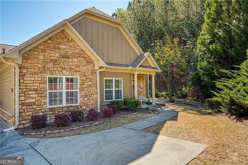 1st image of 147 Glens Dr