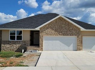 630 W Butterfield Dr, Nixa, MO 65714