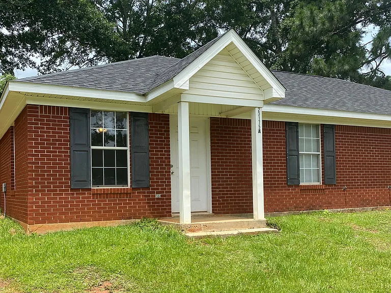 23175 Lincoln St — Photo 1