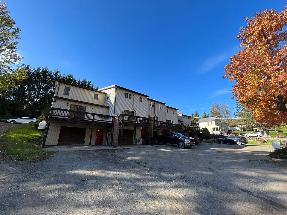 271 Turnpike Rd #4