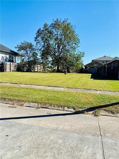 2nd image of 3625 Lyndell Dr