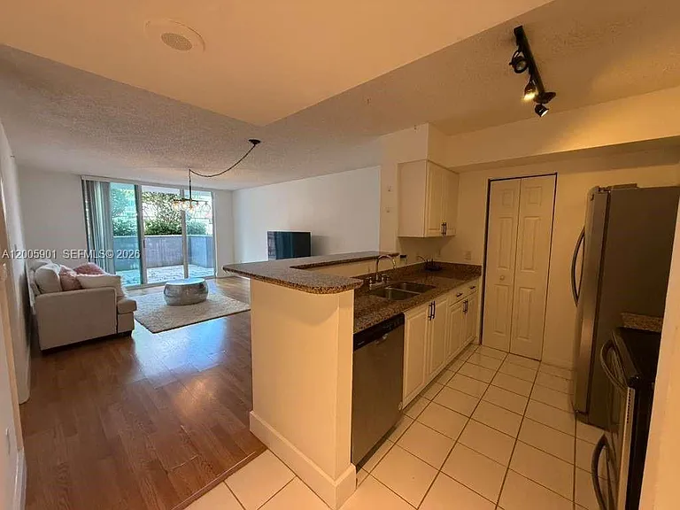 1155 Brickell Bay Dr #606 — Photo 7