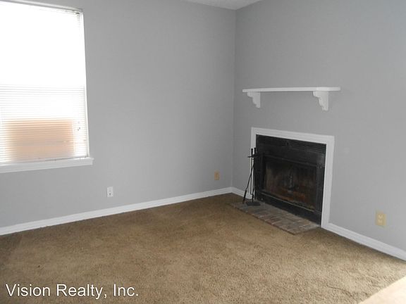 5th image of 102 Kingsbury Ct APT A