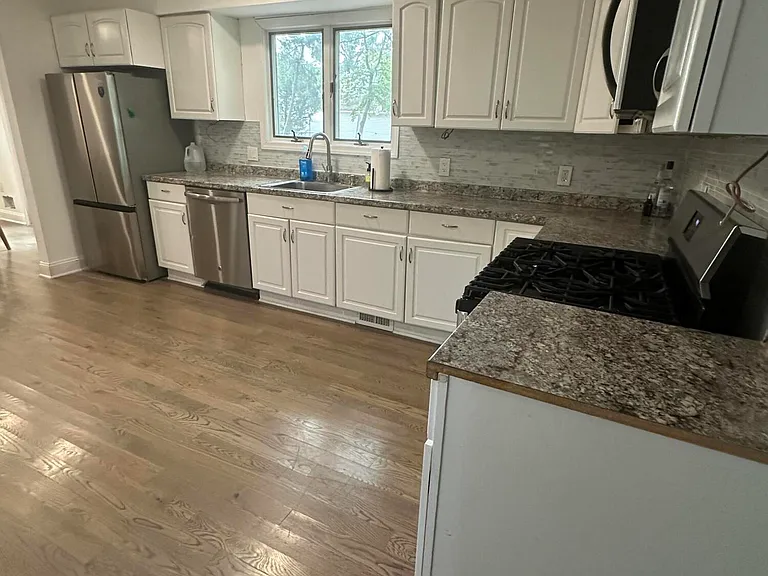 422 W Lake Ave — Photo 6