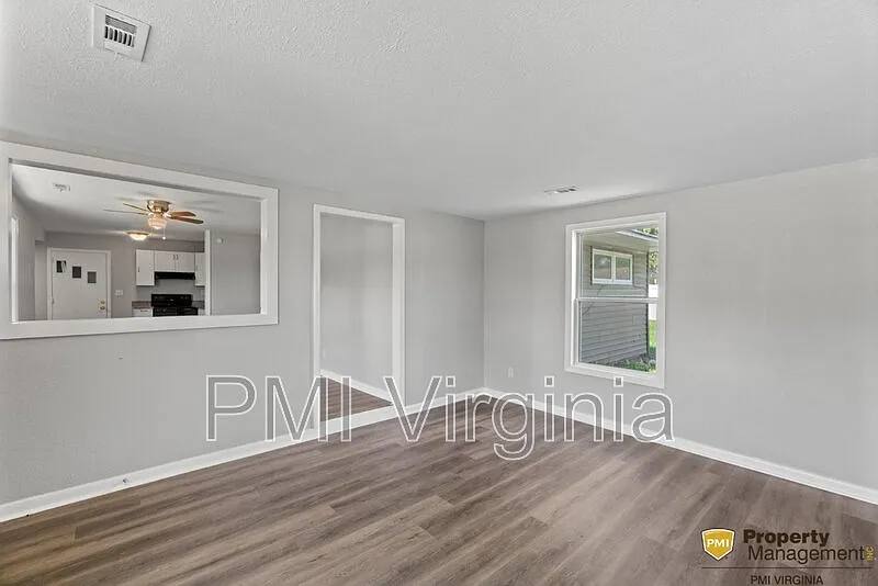 3 bed, 2.0 bath, 1071 sqft, $1,800 — Photo 4