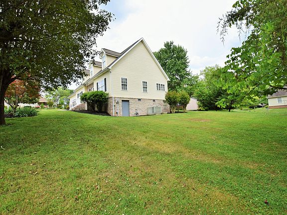 3rd image of 5304 Gloucester Cir