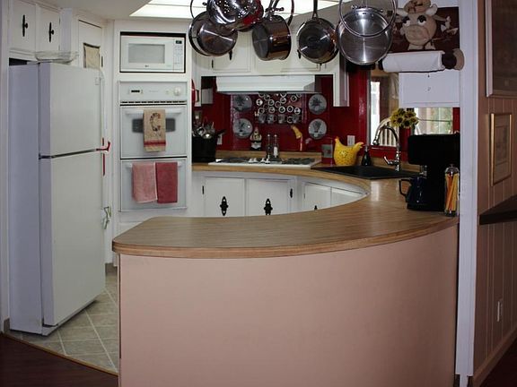 2nd image of 470 Los Encinos Ave #470