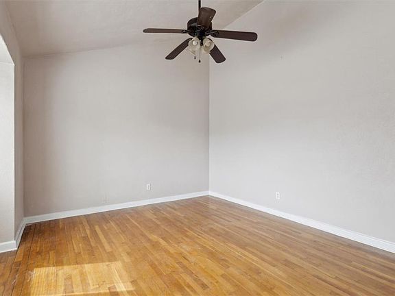 3rd image of 549 Longfellow Ave