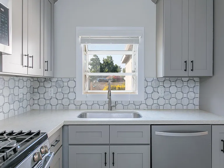 783 E Grand Ave — Photo 9